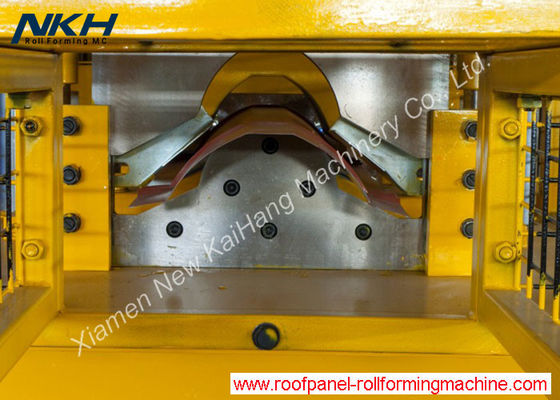 kaufen Galvanisierte Metalldach-Ridge-Kappen-Rolle, die Maschine PLC-Steuerblinkende Eckmaschine bildet online manufacture