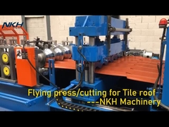 Maschine zur Rollformung von Fliesen mit Fliegendpressung und -schneiden